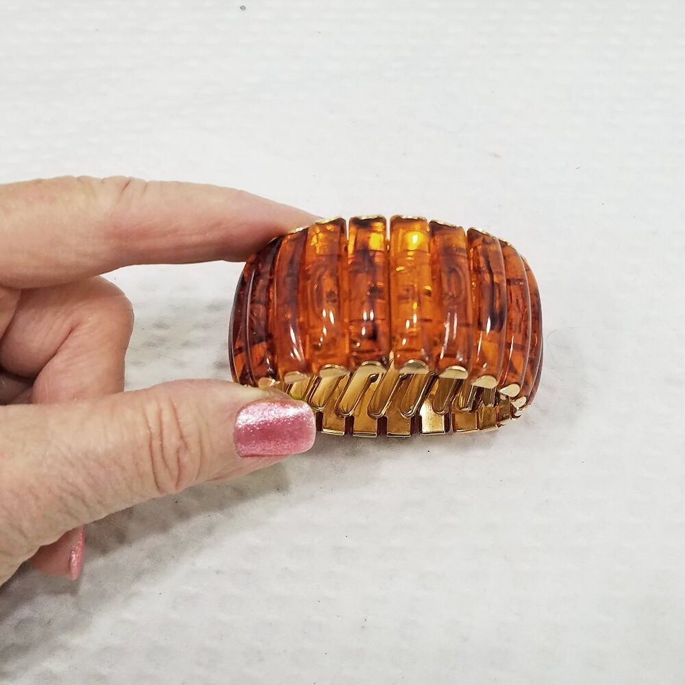 Vintage Mid Century Amber Cognac Lucite Expandable Gold Tone Band Domed Bracelet - Picture 2 of 6